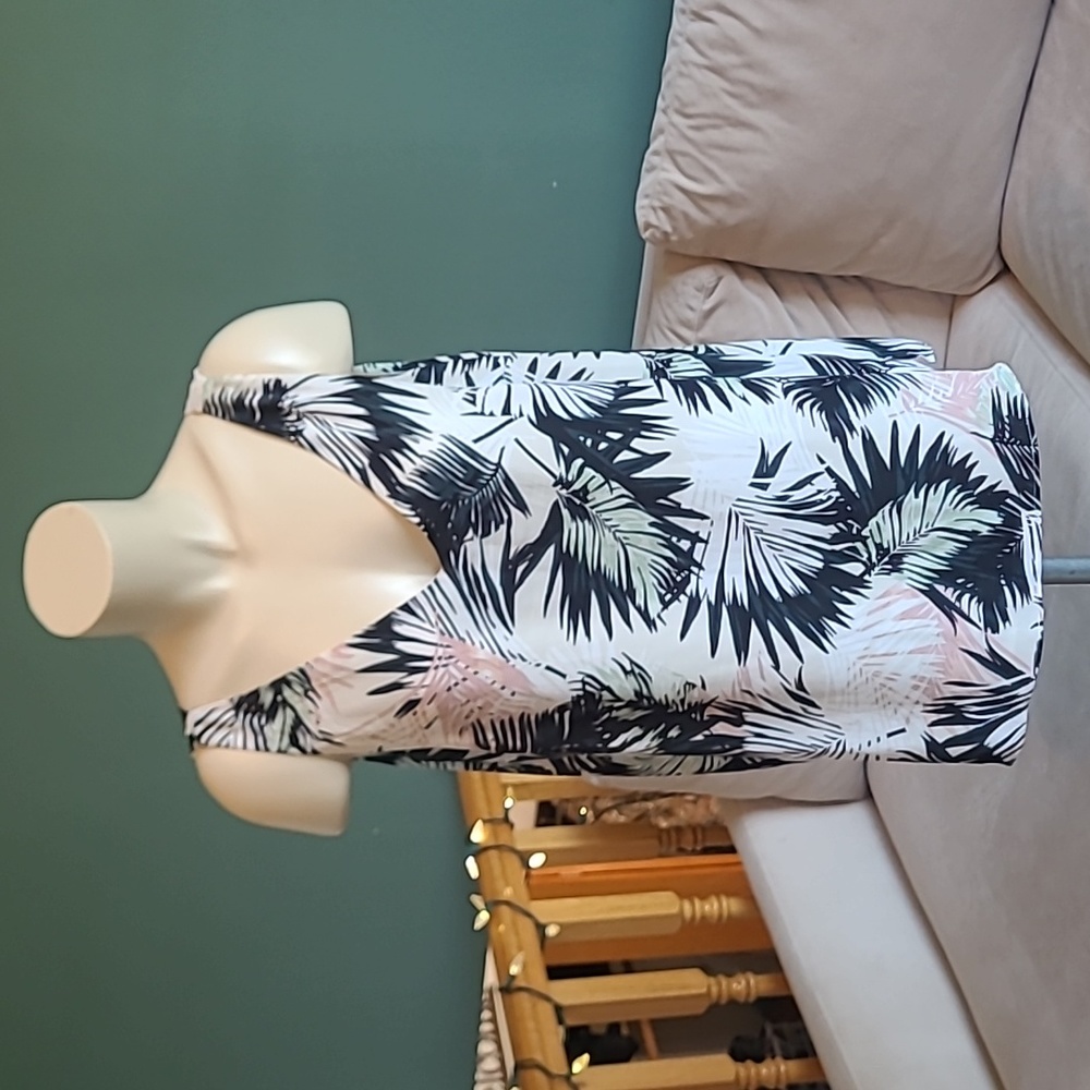 Roz & Ali Tropical Palms Vneck Tank